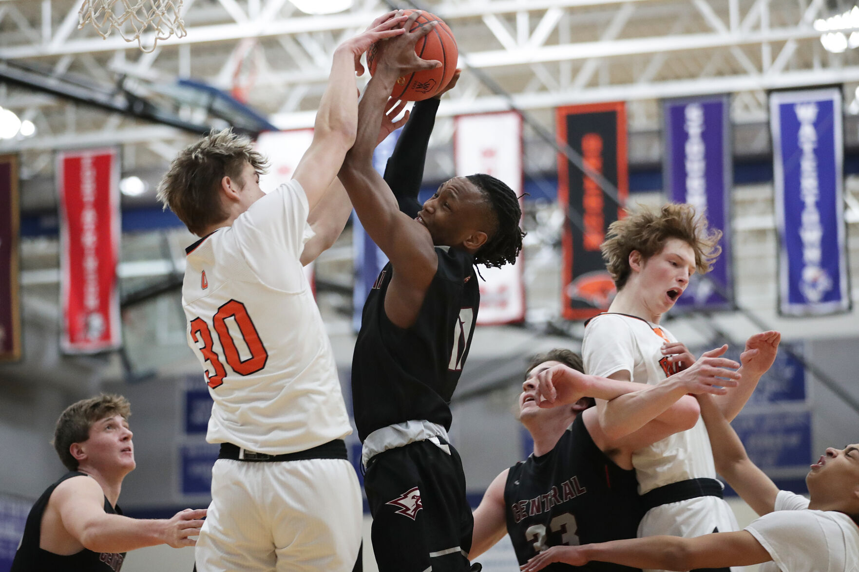 031222sectionalbasketball03-03122022151358